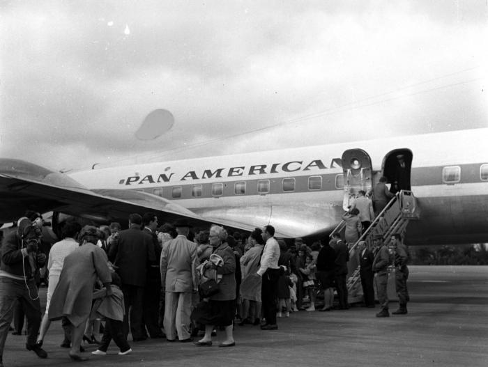 Primera salida de cubanos hacia Miami, Estados Unidos, via Varadero. Vuelos de la Pan American Airways. Foto: Archivo Granma Primera salida de cubanos hacia Miami, Estados Unidos, via Varadero. Vuelos de la Pan American Airways. Foto: Archivo Granma