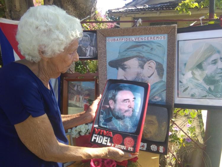 El agradecimiento de Elvira Prado a su eterno líder. Foto: José Luis Martínez Alejo El agradecimiento de Elvira Prado a su eterno líder. Foto: José Luis Martínez Alejo