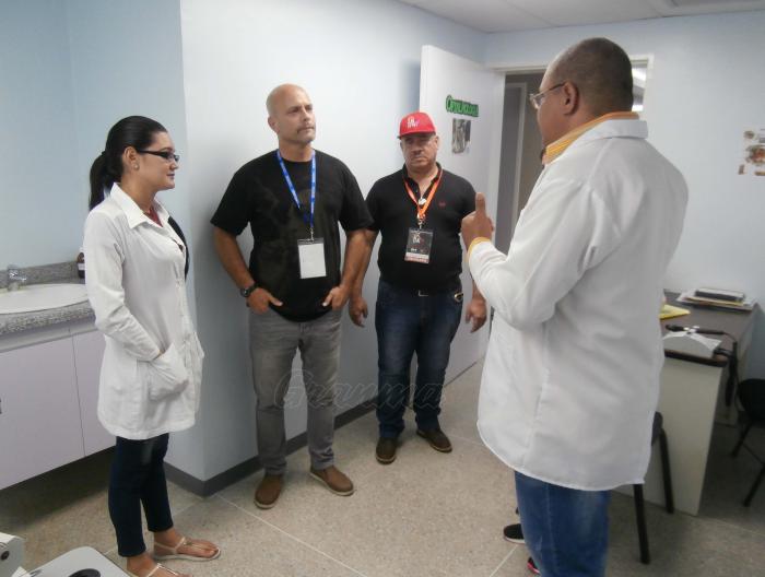 Gerardo Hernández Nordelo dialoga con colaboradores cubanos en Venezuela. Foto: Enrique Milanés León Gerardo Hernández Nordelo dialoga con colaboradores cubanos en Venezuela. Foto: Enrique Milanés León
