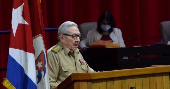Inauguración del 8vo Congreso del Partido presidido por el General de Ejército Raúl Castro Ruz, Primer Secretario del PCC. Foto: Juvenal Balán/ Granma. Inauguración del 8vo Congreso del Partido presidido por el General de Ejército Raúl Castro Ruz, Primer Secretario del PCC. Foto: Juvenal Balán/ Granma.