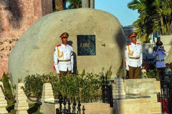 Los restos de Fidel descansan en Santa Ifigenia. Foto: Periódico Sierra Maestra. Los restos de Fidel descansan en Santa Ifigenia. Foto: Periódico Sierra Maestra.