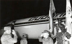 En la noche del 25 de mayo de 1991 el Comandante en Jefe Fidel Castro recibió al último grupo de combatientes internacionalistas que regresó a la Patria.