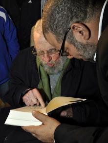Fidel junto a Kcho durante la inauguración del Laboratorio para el arte. Foto: Estudios Revolución