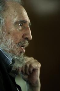 Fidel Castro con intelectuales participantes en la Feria del Libro