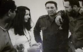 De izquierda a derecha, Oscar Oramas, Irma Cáceres, Comandante Lizardo Proenza, Fidel y Comandante Raúl Argüelles. De izquierda a derecha, Oscar Oramas, Irma Cáceres, Comandante Lizardo Proenza, Fidel y Comandante Raúl Argüelles.