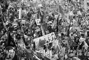 Acto en la Plaza de la Revolución por el 1er. Congreso del Partido en diciembre de 1975. Foto: Archivo de Granma Acto en la Plaza de la Revolución por el 1er. Congreso del Partido en diciembre de 1975. Foto: Archivo de Granma