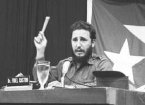 Fidel Castro comparece por CMBF-Televisión Revolución en respuesta al discurso del Presidente de Estados Unidos John F. Kennedy. Foto: Fidel Soldado de las Ideas. Fidel Castro comparece por CMBF-Televisión Revolución en respuesta al discurso del Presidente de Estados Unidos John F. Kennedy. Foto: Fidel Soldado de las Ideas.