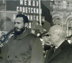 O Comandante-em-Chefe visitou pela primeira vez a Rússia, como parte do histórico percurso por várias repúblicas da URSS, em 1963, que seguiu aos contatos realizados previamente, em 1960 e 1962, pelo general-de-exército Raúl Castro. Foto: Arquivo do Granma O Comandante-em-Chefe visitou pela primeira vez a Rússia, como parte do histórico percurso por várias repúblicas da URSS, em 1963, que seguiu aos contatos realizados previamente, em 1960 e 1962, pelo general-de-exército Raúl Castro. Foto: Arquivo do Granma