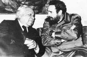 Fidel junto a Nicolás Guillén. 18 DE JULIO DE 1989. Foto: Archivo