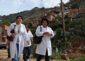 Über 20 000 kubanische Mitarbeiter halten sich in Venezuela auf, um für das Leben und das Wohlbefinden dieses Brudervolkes zu kämpfen; 61 % davon sind Frauen. Photo: Omara García Über 20 000 kubanische Mitarbeiter halten sich in Venezuela auf, um für das Leben und das Wohlbefinden dieses Brudervolkes zu kämpfen; 61 % davon sind Frauen. Photo: Omara García
