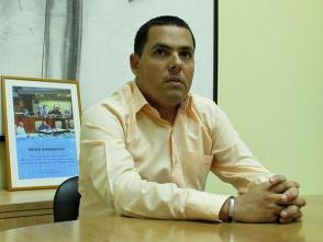 Víctor Aguilera Nonell, profesor del Departamento de Historia de la Universidad de Holguín, colecciona fotos del Comandante en Jefe desde que era un niño y actualmente posee alrededor de 27 mil imágenes. Cinthya García Casañas/Cubadebate. Víctor Aguilera Nonell, profesor del Departamento de Historia de la Universidad de Holguín, colecciona fotos del Comandante en Jefe desde que era un niño y actualmente posee alrededor de 27 mil imágenes. Cinthya García Casañas/Cubadebate.